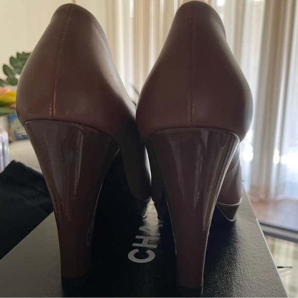 Chanel 🤎 Gorgeous Classic Brown Cap Toe CC Platform Pumps Size 37 - Picture 5 of 10